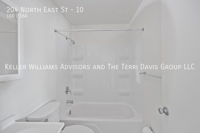 Building Photo - 204 N East St