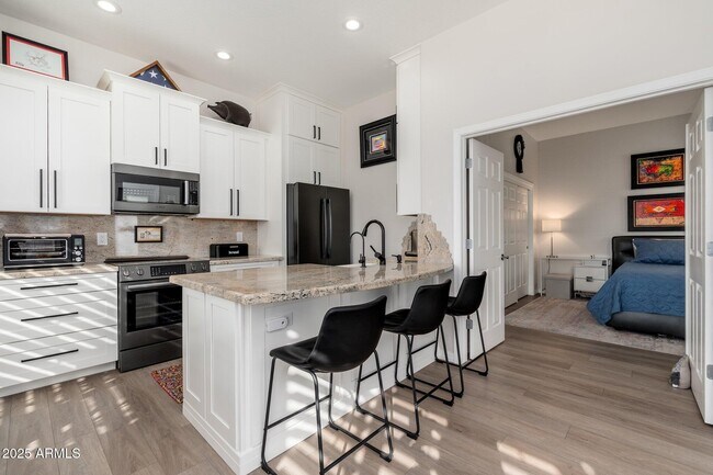 Building Photo - 5712 E Blue Sky Dr