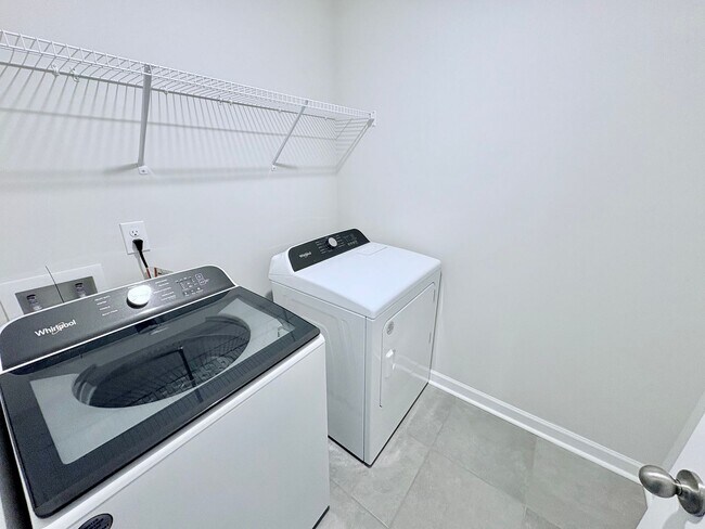 Building Photo - 220 Coulter Ct