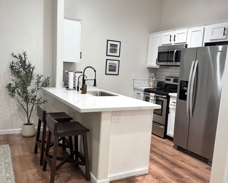 Building Photo - 2024 E River Rd