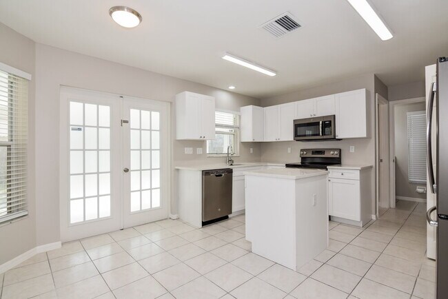 Building Photo - 2325 Kenwick Dr
