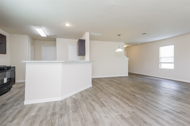 Building Photo - 4118 Silver Ranch Rd