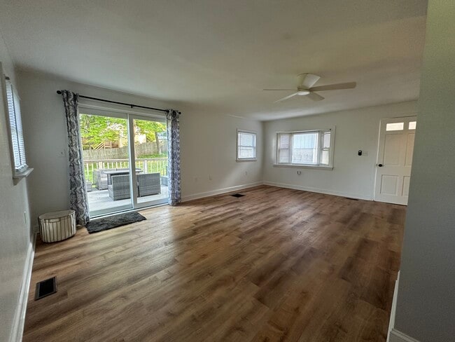Building Photo - 50 Clear Lake Manor Rd