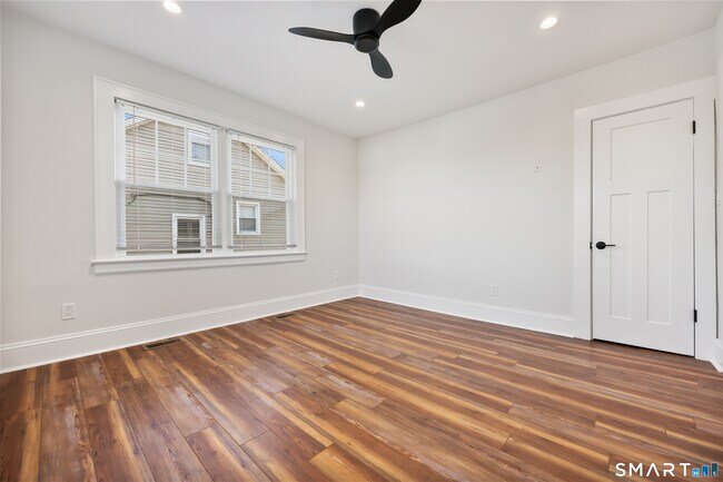 Building Photo - 60 Walter Ave