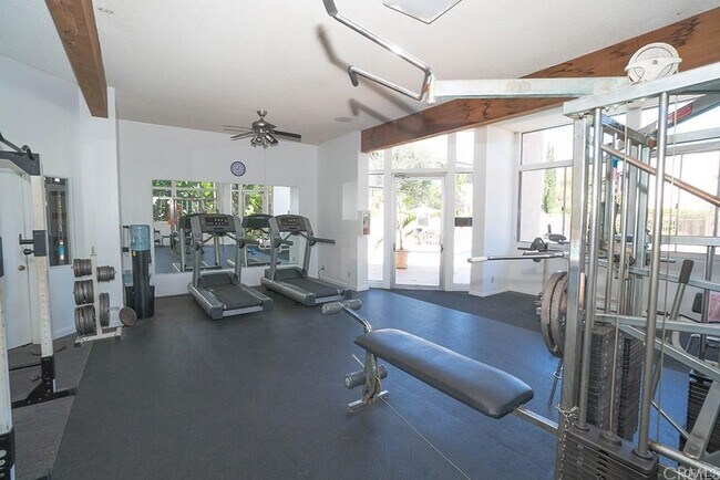 Building Photo - 322 Miraleste Dr