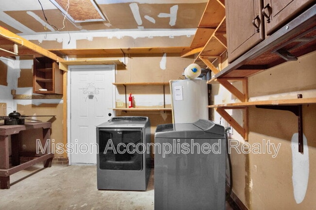 Building Photo - 3304 Redfox Rd
