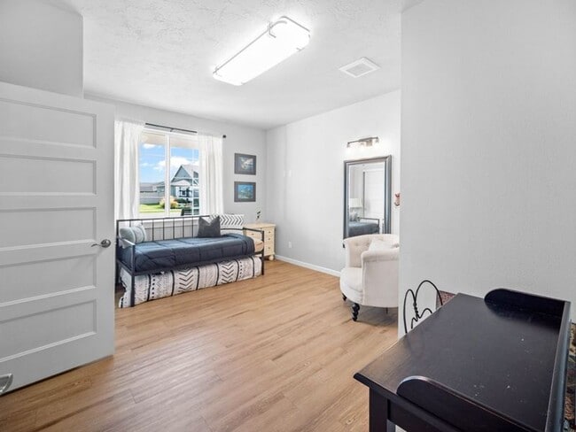 Building Photo - Fully Furnished Luxury 3-Bed, 2-Bath Home ...