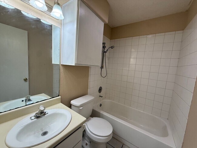 Building Photo - 11606 Castle Rock Ct