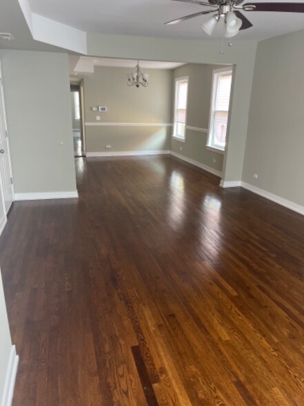 Building Photo - 7831 S Loomis Blvd