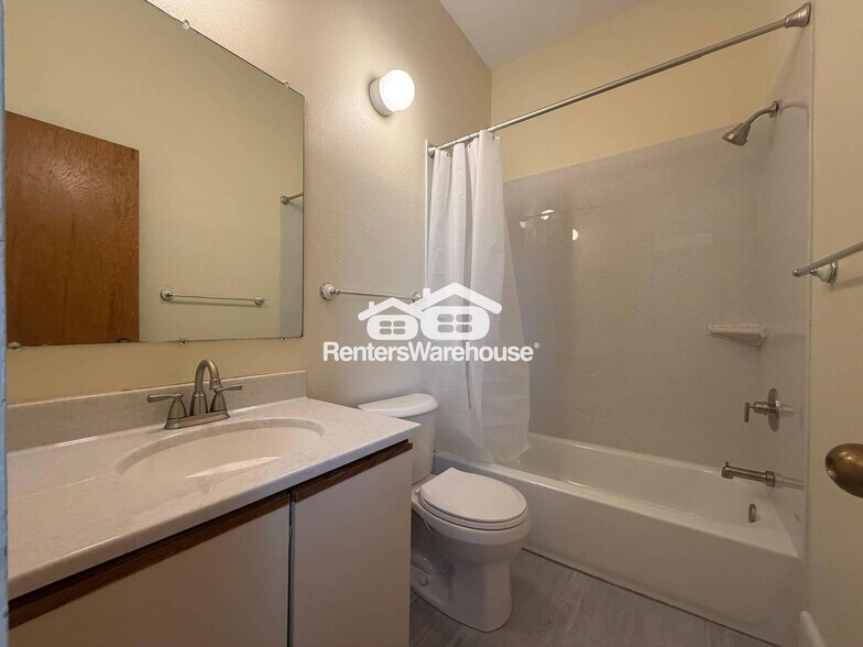 Building Photo - 1215 25th St