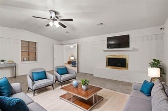 Building Photo - 1304 Bradley Ct