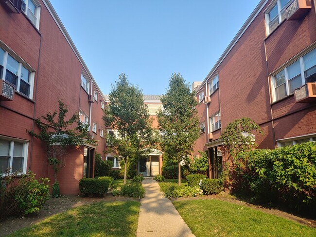 Primary Photo - 6969 N Ashland Blvd