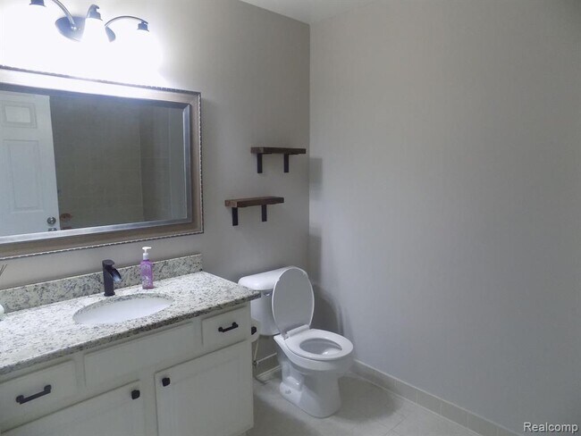 Building Photo - 16327 Chatham Dr