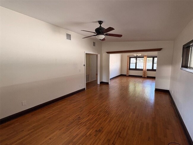 Building Photo - 1137 Oaks Blvd