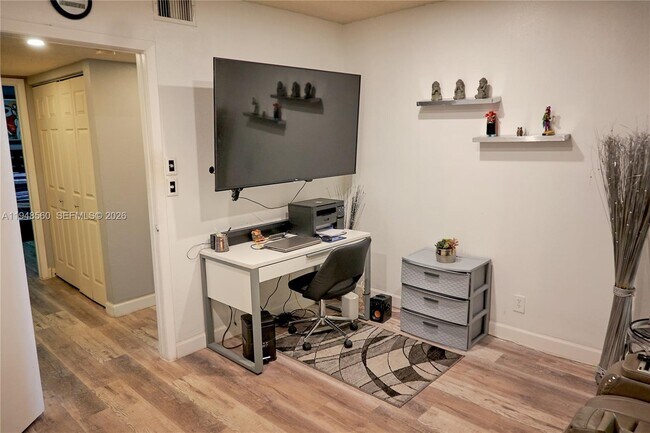 Building Photo - 7610 Westwood Dr