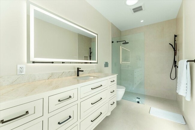 Building Photo - 402 Haydon St