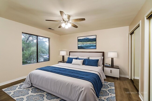 Building Photo - 3 bedroom / 2.5 bath Townhome – Spacious T...