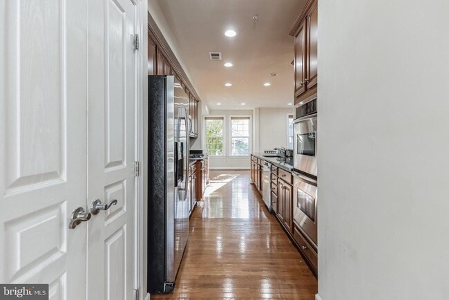 Building Photo - 523 Triadelphia Way