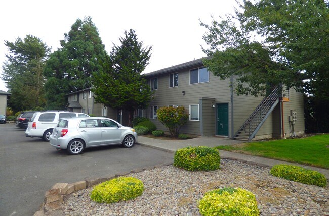 Building Photo - Rent Special: FREE September's Rent!! Second Floor 3 Bedroom apartment