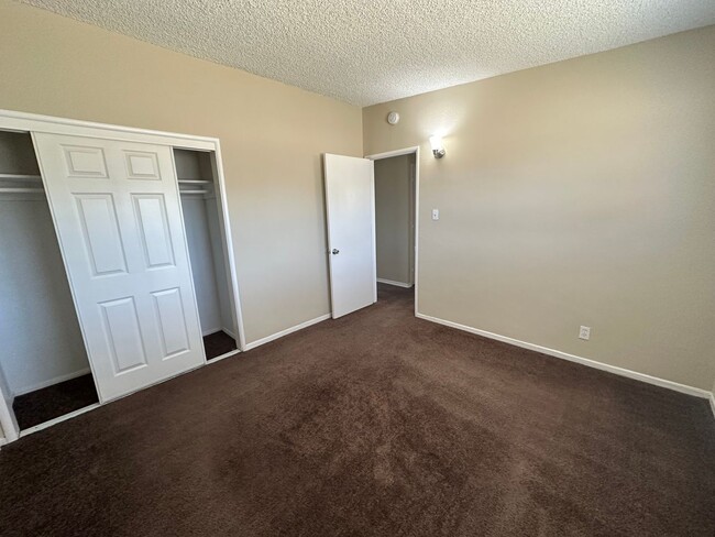 Building Photo - Spacious 3-Bedroom Unit with Detached Gara...