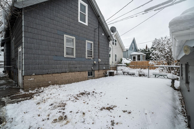 Building Photo - 168 E Rosedale Ave