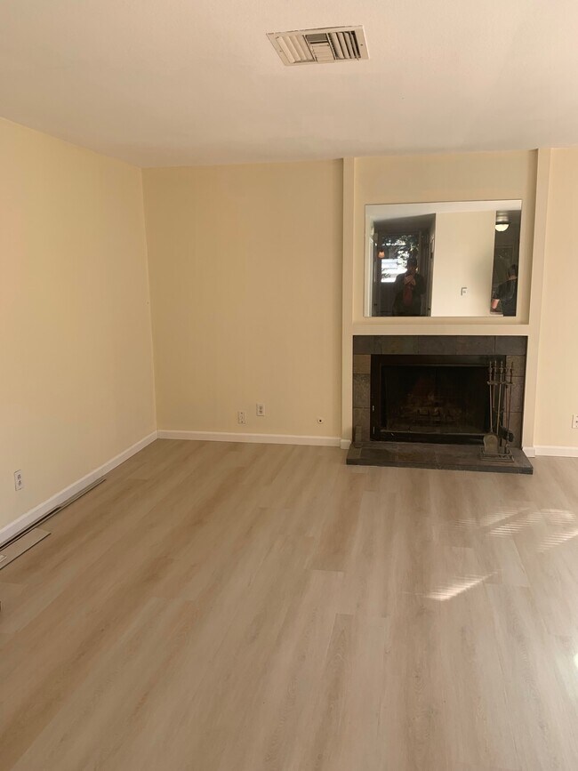 Building Photo - 3901 Clayton Rd