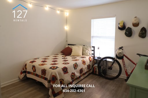 Building Photo - Conveniently Located Single Family Home with lots of space!