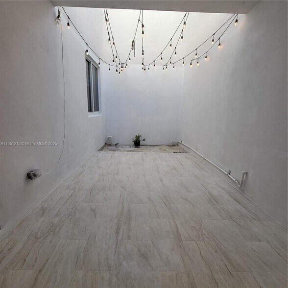 Building Photo - 10275 NW 66th St