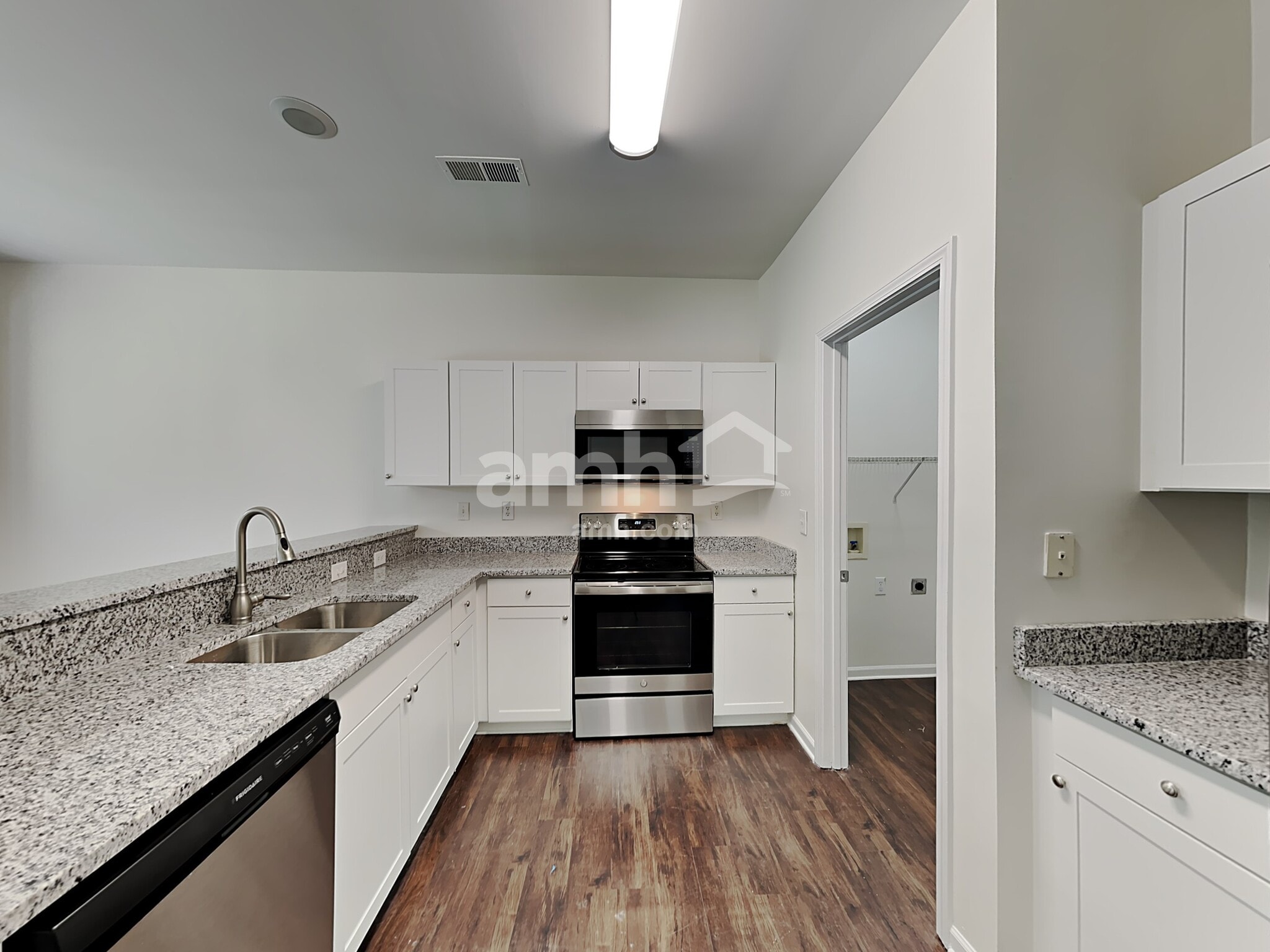 Building Photo - 13520 Planters Row Dr