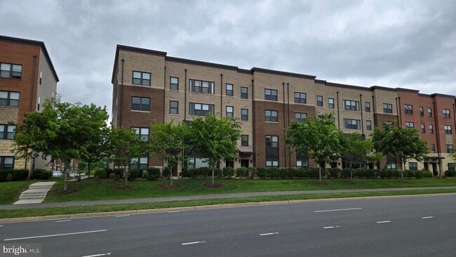 Building Photo - 44768 Tiverton Sq