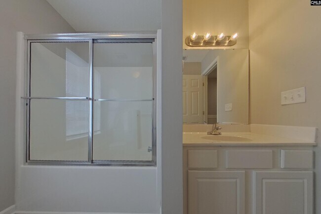 Building Photo - 410 Fox Trot Dr