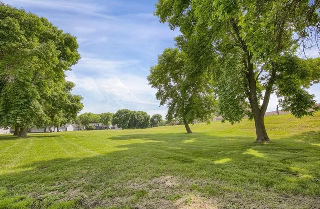 Building Photo - 9477 Ranchview Ln N