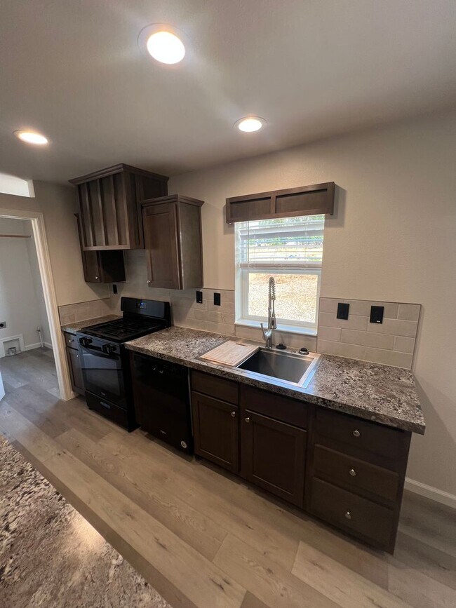 Building Photo - Paradise Home for rent, Great Location, 3 ...