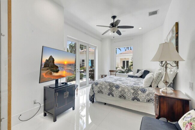 Building Photo - 17070 Royal Cove Way