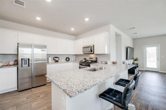 Building Photo - 102 Rainmaker Cv
