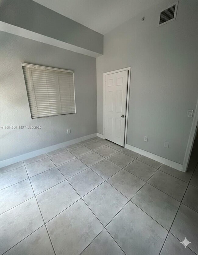 Building Photo - 2801 Riverside Dr