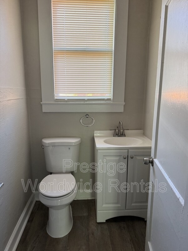 Building Photo - 2307 16th Ave