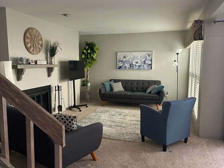 Building Photo - 3330 Templeton Gap Rd