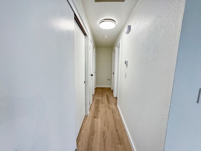 Building Photo - Immaculate Single-Level Home