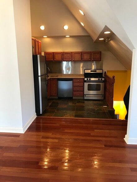 Kitchen - 2200 Girard Ave S