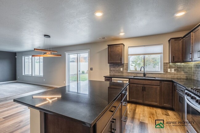 Building Photo - Upgraded 4 bed 3 bath home