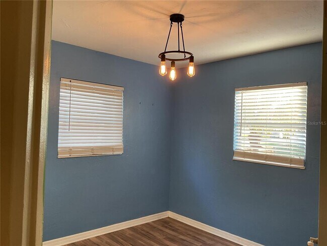 Building Photo - 3680 Whiting Dr SE