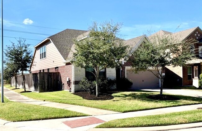 Building Photo - 5531 Drumlin Field Way