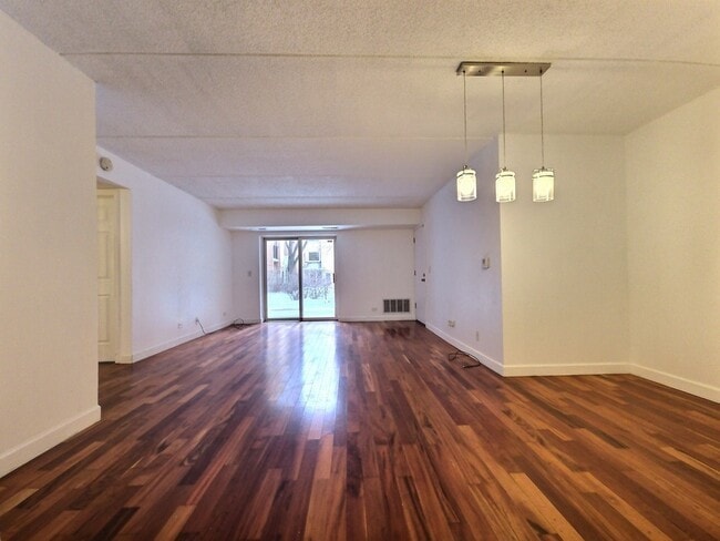 Building Photo - 8710 W Evelyn Ln