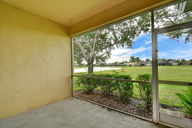 Building Photo - 2 Bedroom with Den and Garage. Over !800 Sq. Ft under air