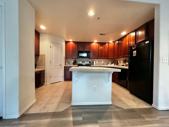 Building Photo - Beautiful Condo in South Fort Collins