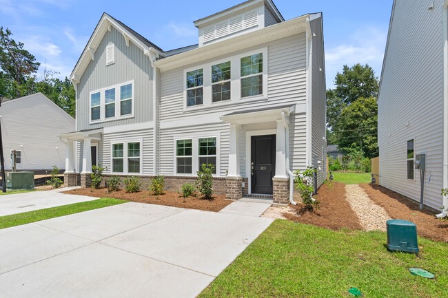 Building Photo - 815 Coburg Ln