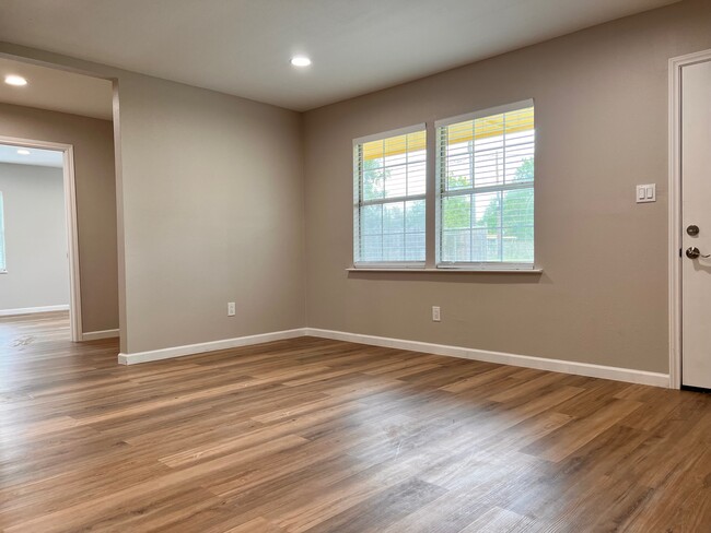 Living room - 1266 Dove St