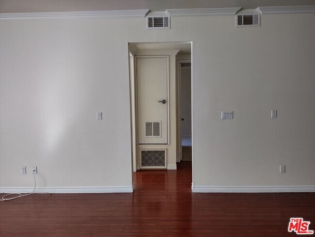 Building Photo - 625 S Berendo St