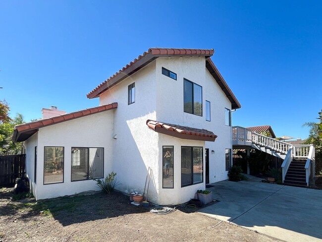 Building Photo - Lovely 4 bedroom Oceanside home!